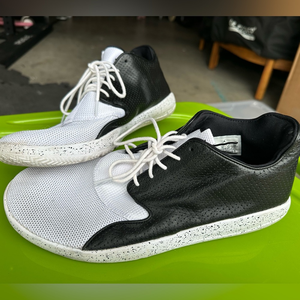 Jordan Eclipse Black White